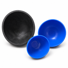 Charger l'image dans la galerie, Set of three bowls: one large black bowl and two smaller blue bowls
